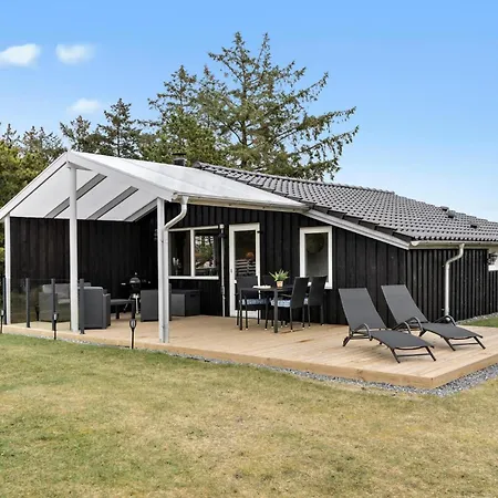 Beautiful In With Kitchen Holiday home